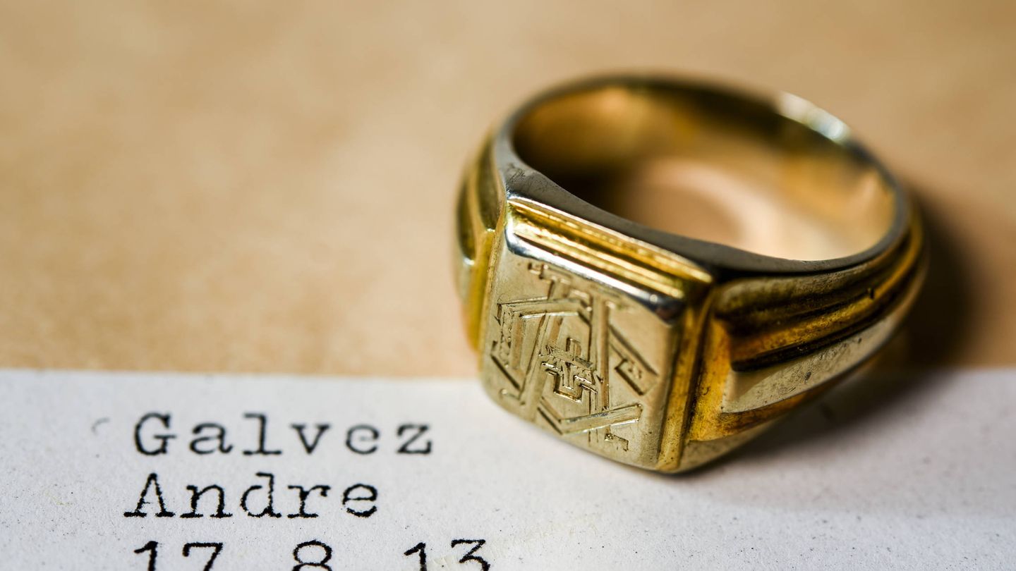 Un anillo que perteneció a André Galvez. (International Tracing Service)
