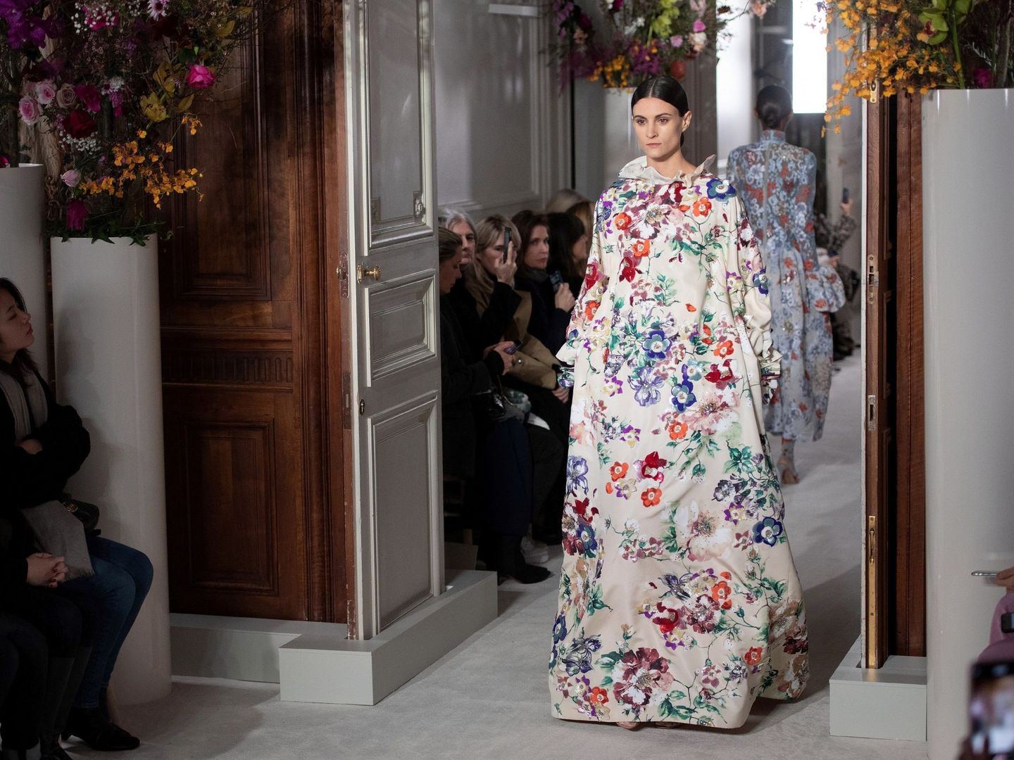 Colección de alta costura primavera-verano 2019 de la casa de moda Valentino. (EFE)