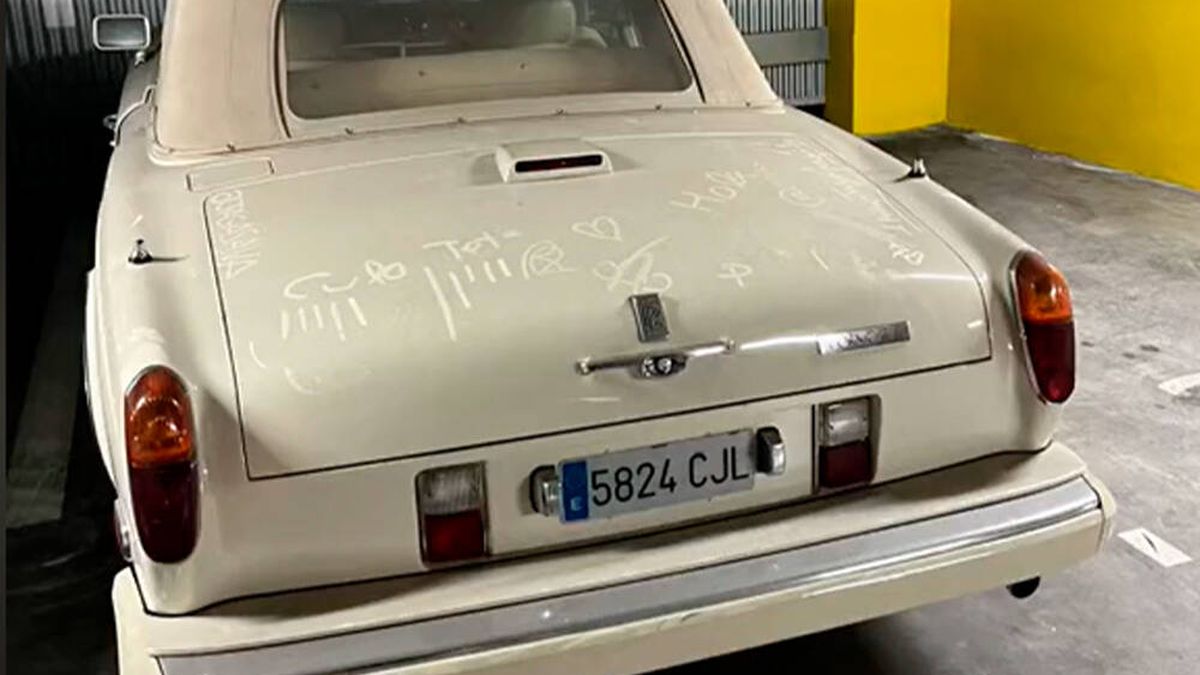 Encuentran un antiguo Rolls-Royce de Julio Iglesias abandonado en un parking de Madrid