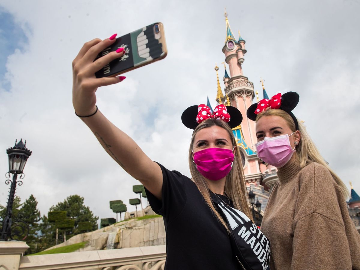 Foto: Visitantes en Disneyland París el pasado julio. (Reuters)