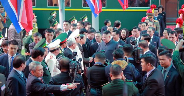 Foto: El líder norcoreano Kim Jong-un a su llegada a la estación Dong Dang, en Vietnam. (Reuters)