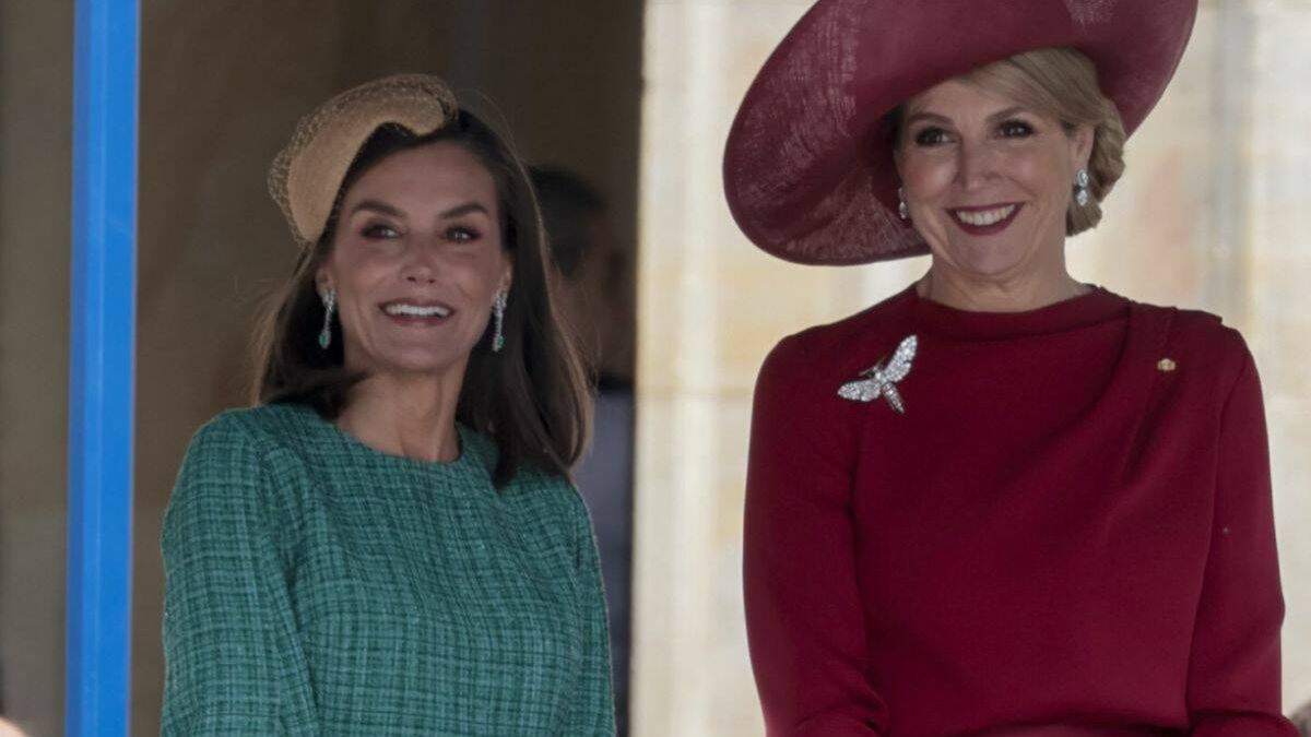Letizia, vestido verde jade, esmeraldas de la reina Sofía y tocado para su primer encuentro con Máxima de Holanda