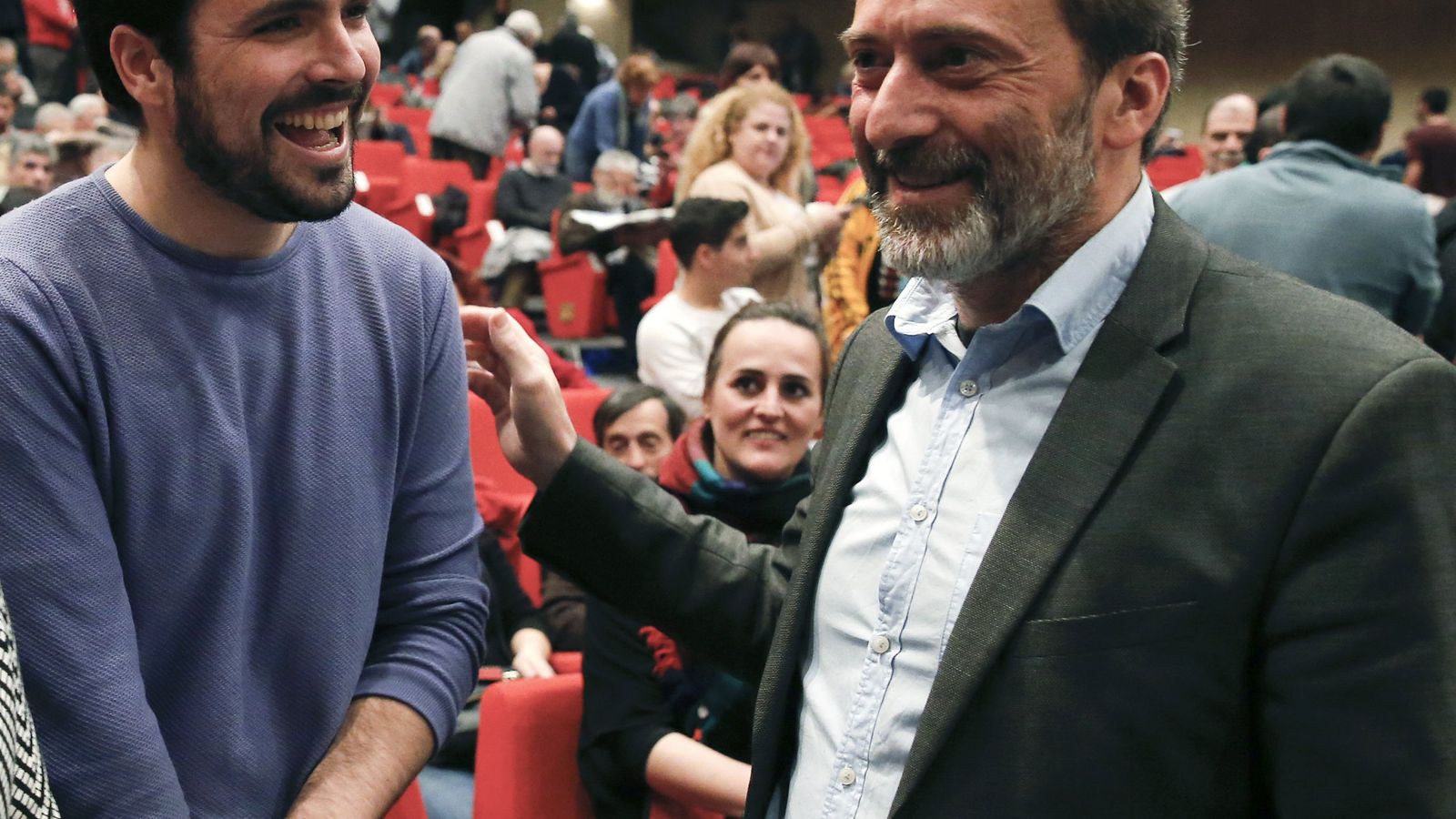 Foto: Alberto Garzón, con Mauricio Valiente, concejal del Ayuntamiento de Madrid y dirigente de Izquierda Unida Madrid. (EFE)