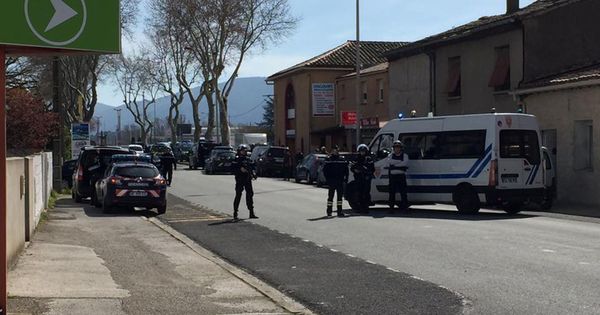 Foto: Agentes en la escena del ataque en Trèbes, en el sur de Francia. (Reuters)
