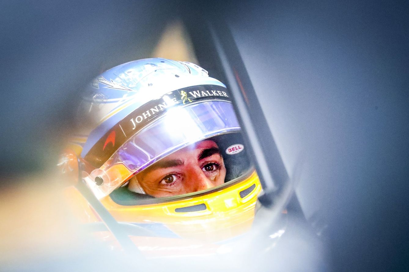 Fernando Alonso sigue peleando por estar arriba, a pesar de las dificultades que supone el motor Honda. (EFE)