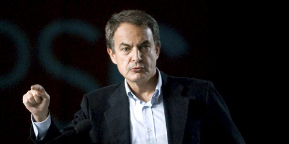Foto: Zapatero pide auxilio al mundo del dinero tras el manifiesto de los empresarios al Rey