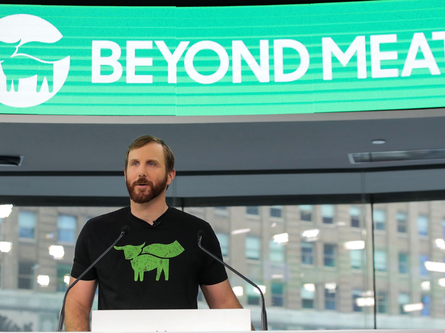 El CEO de Beyond Meat, Ethan Brown, antes de tocar la campaña en Wall Street. (Reuters)