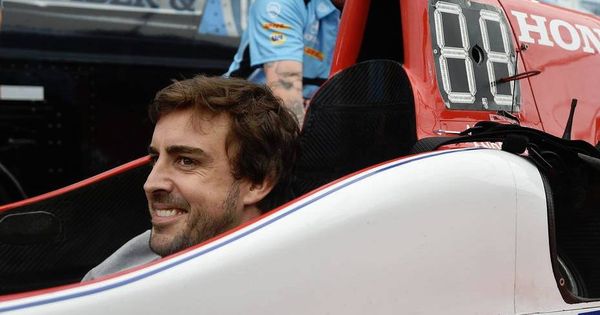 Foto: Fernando Alonso en su futuro coche de la Indy.