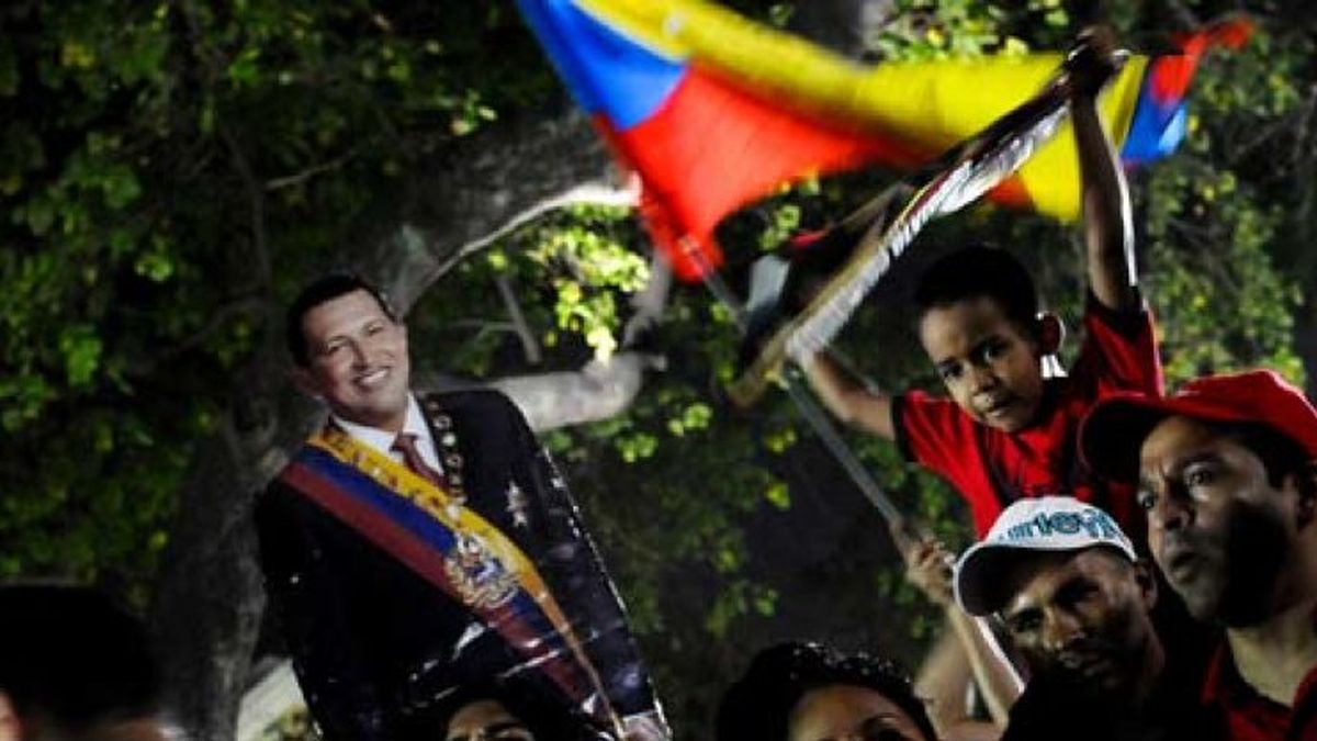 Miles de venezolanos salen a las calles para homenajear a Chávez