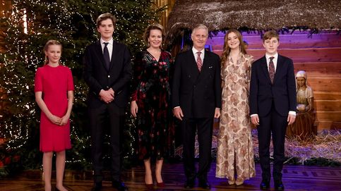 De militar a princesa: Elisabeth de Bélgica brilla en el posado navideño de la familia real con este look