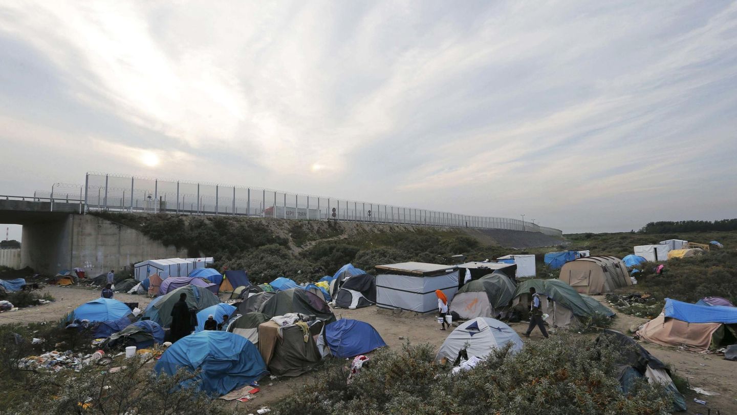 Vista general del campamento llamado 'La Jungla', en Calais, Francia (Reuters).