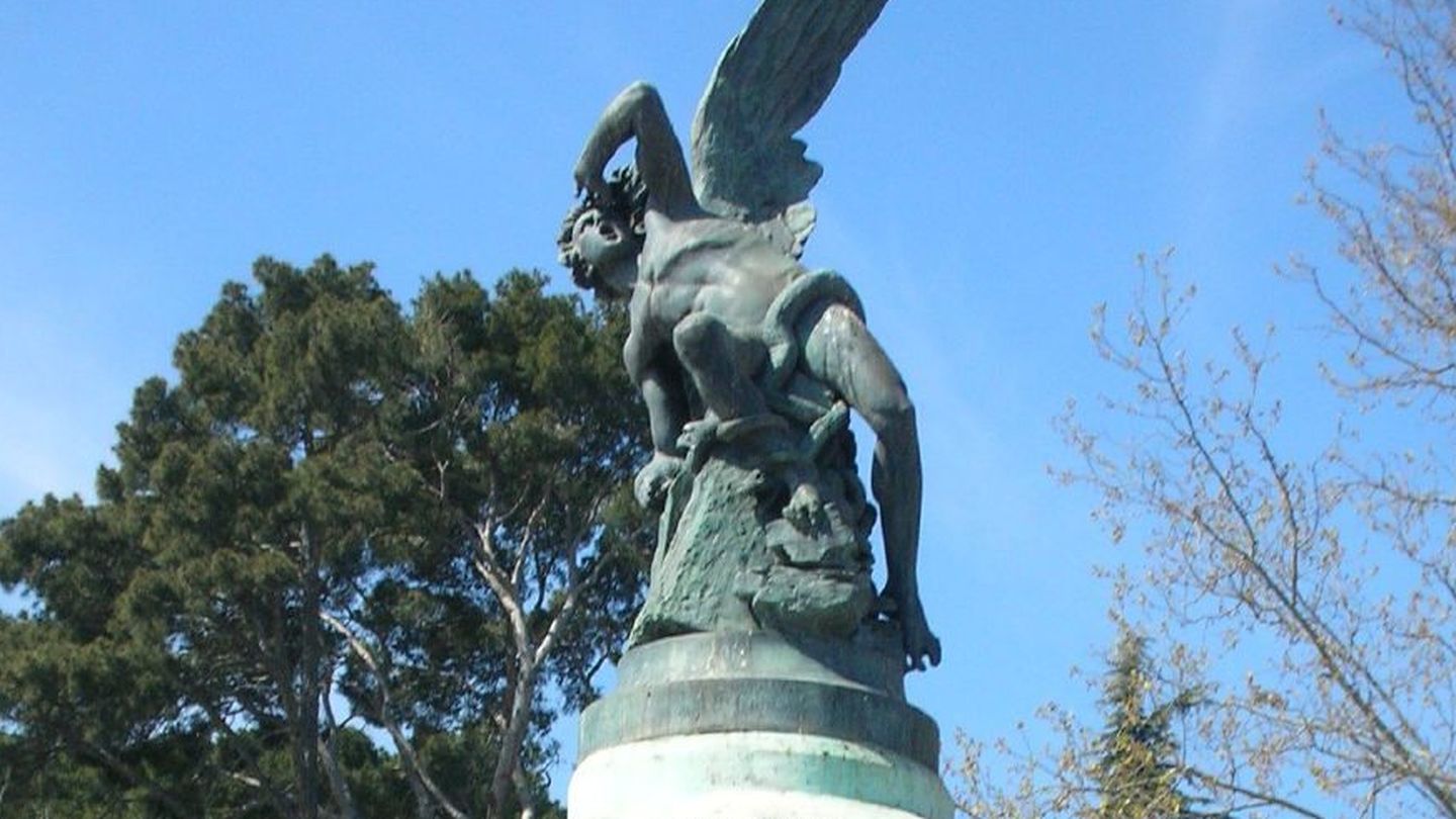 La Fuente del Ángel Caído en el Retiro, que la leyenda popular asocia al culto a Satán. (Richie Diesterheft)