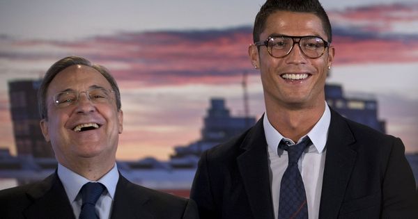 Foto: Florentino Pérez y Cristiano Ronaldo, durante de sus renovaciones de contrato con el Real Madrid. (EFE)