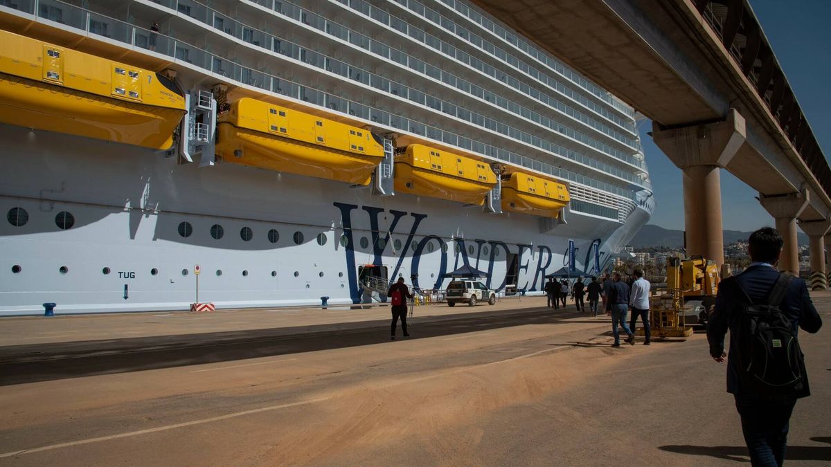 Málaga se enamora del 'Wonder of the Seas', el crucero más grande del mundo