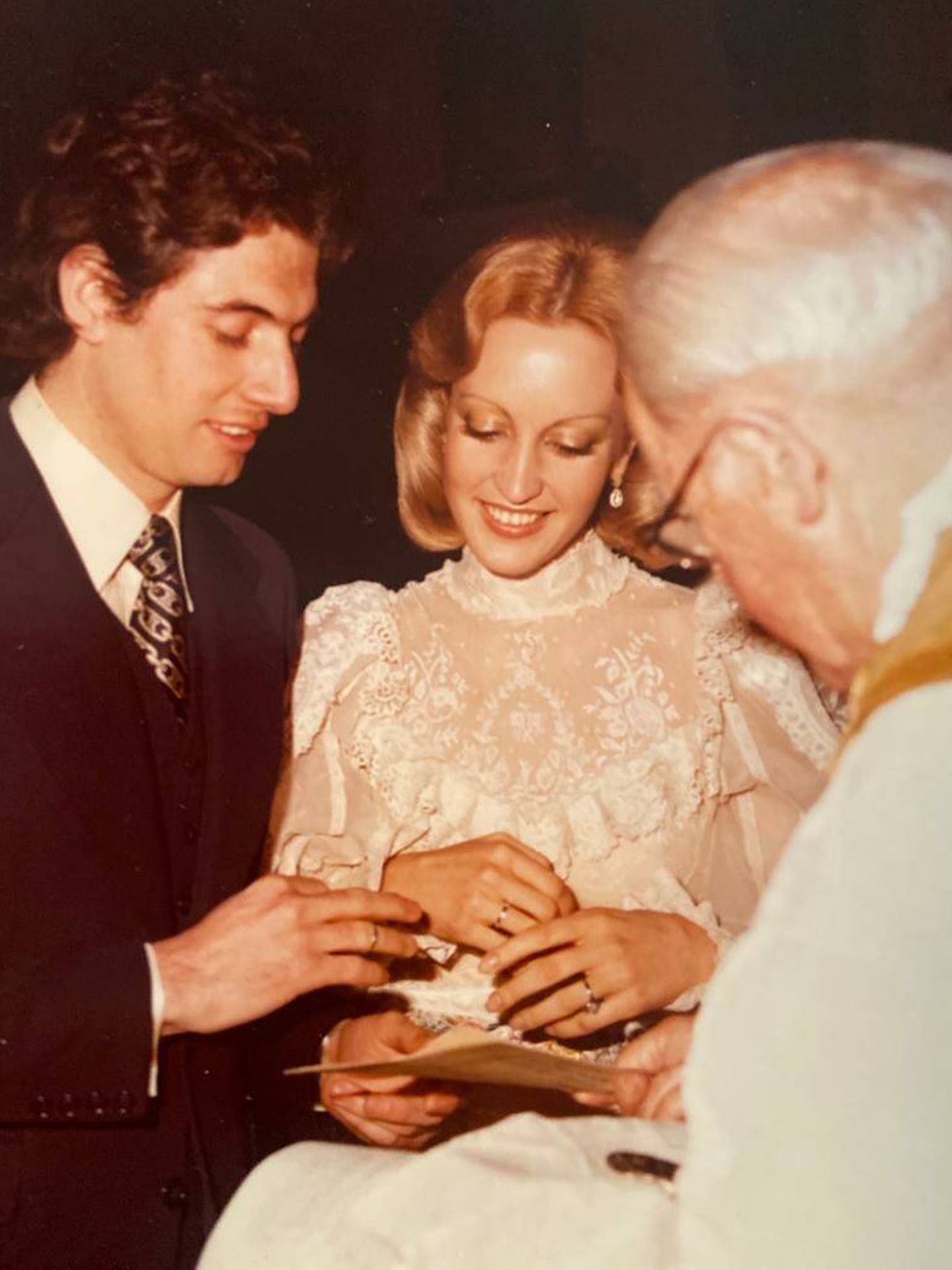 Carmen Lomana y Guillermo Capdevila el día de su boda. (Cortesía)