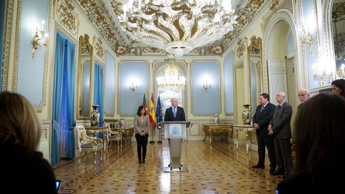 Carolina Darias y Josu Erkoreka, durante su comparecencia conjunta en la sede del Ministerio de Política Territorial, en Madrid. (EFE)