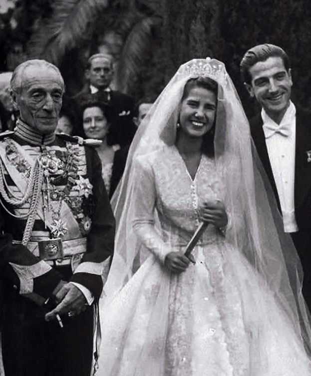 Foto: La duquesa de Alba y su primer marido, junto a su padre, Jacobo Fitz-James Stuart. (EFE)
