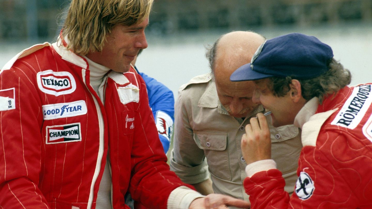 Niki Lauda (d), junto a James Hunt. (Imago Sportfoto)