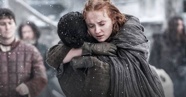 Foto: Sansa Stark abraza a Jon Nieve en su reencuentro.