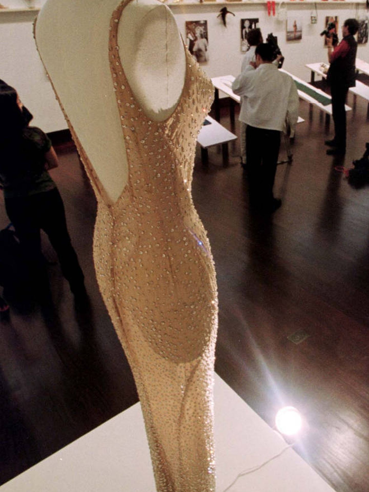 Imagen del vestido subastado por 5 millones de dólares