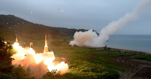 Foto: Ensayos balísticos en Corea del Sur, esta mañana, tras el lanzamiento Corea del Norte. (EFE) 