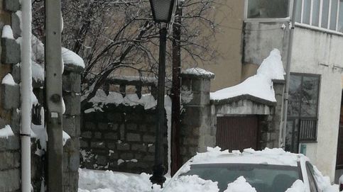 Los vecinos que salieron de la nieve para meter familias enteras en sus casas