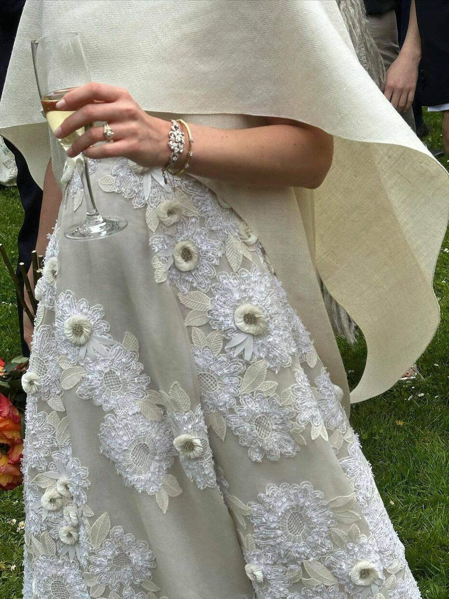 El vestido de novia de María Trolez. (Instagram/ @monicanoz)