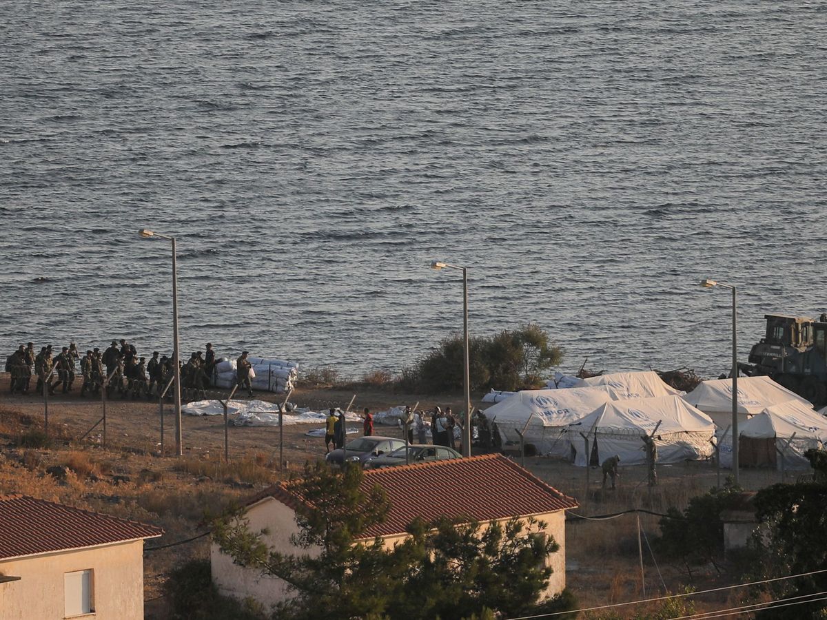 Foto: Nuevo campamento temporal para acoger a los evacuados de Moria. (Reuters)
