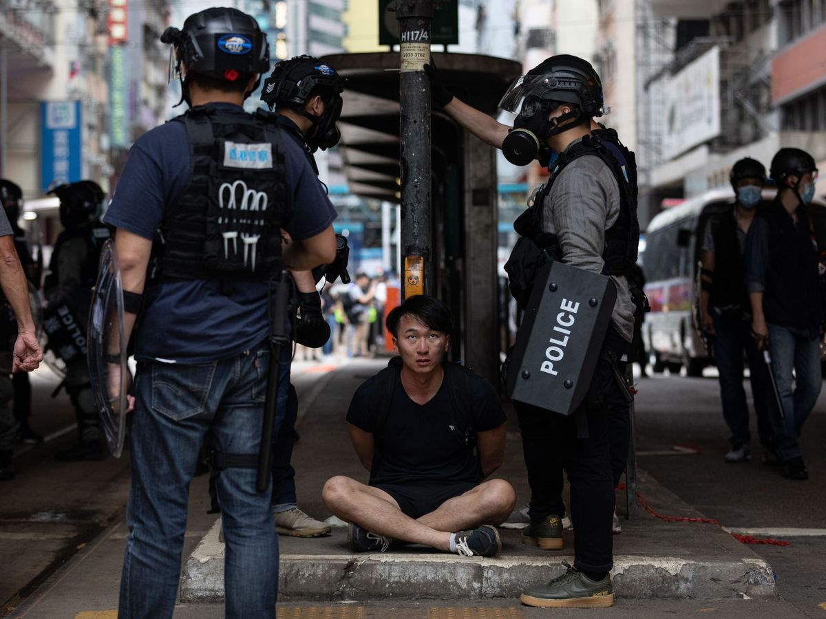 Foto: Un detenido en una protesta en Hong Kong. (EFE)