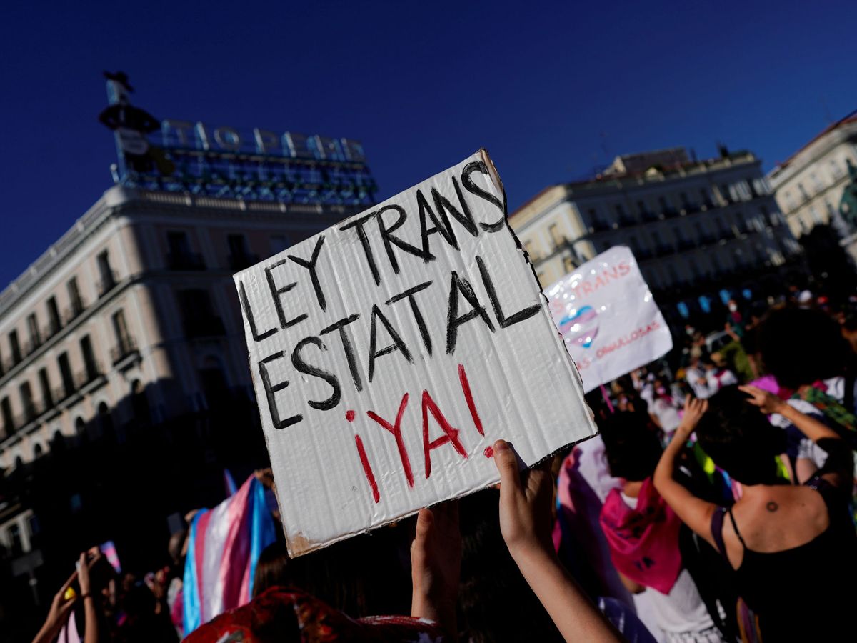 Foto: Manifestación a favor de la ley trans. (EFE)