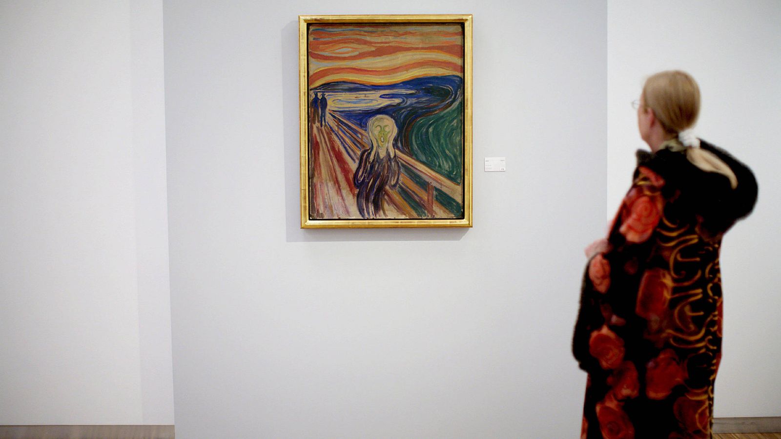 Foto: Una mujer observa 'El grito' de Munch, en el Museo Munch de Oslo, en una imagen de archivo de 2008. (EFE)