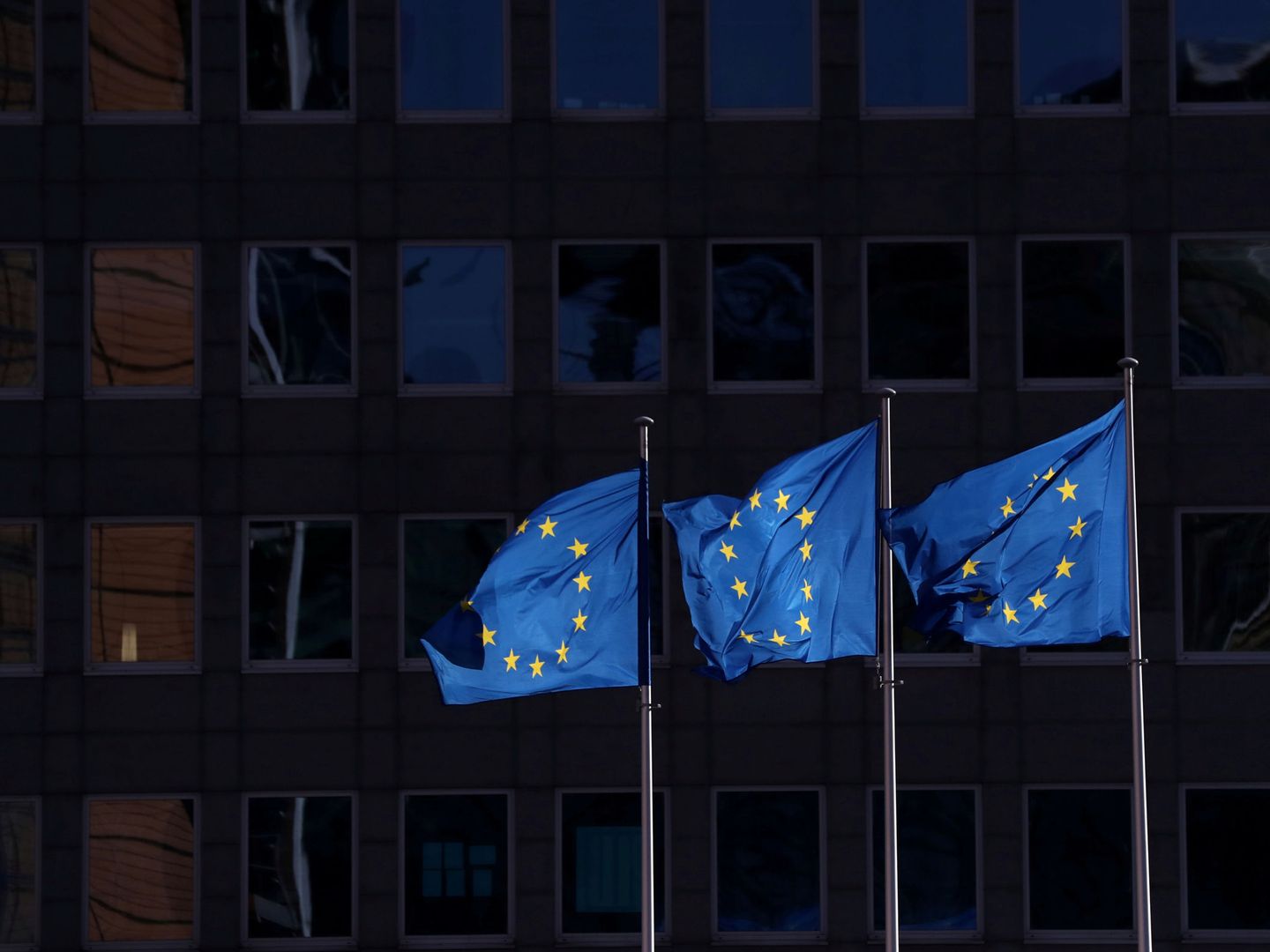Banderas de la UE en el centro del barrio europeo de Bruselas. (Reuters)