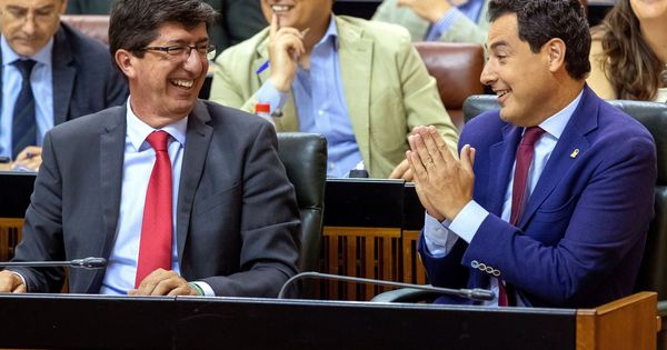 Foto: El presidente andaluz, Juanma Moreno, junto al vicepresidente Juan Marín (i). (EFE)
