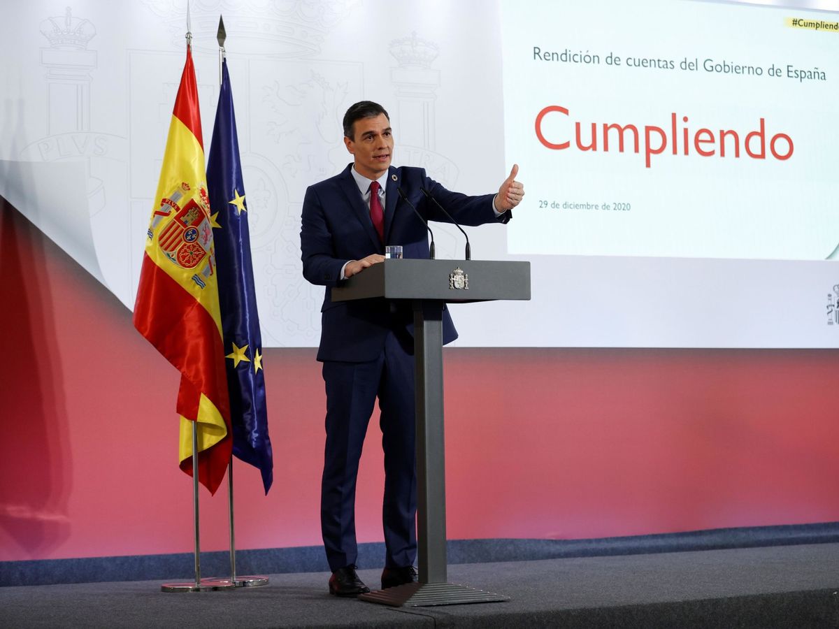 Foto: El presidente del Gobierno, Pedro Sánchez, hace balance del año tras la última reunión del Consejo de Ministros de 2020. (EFE)