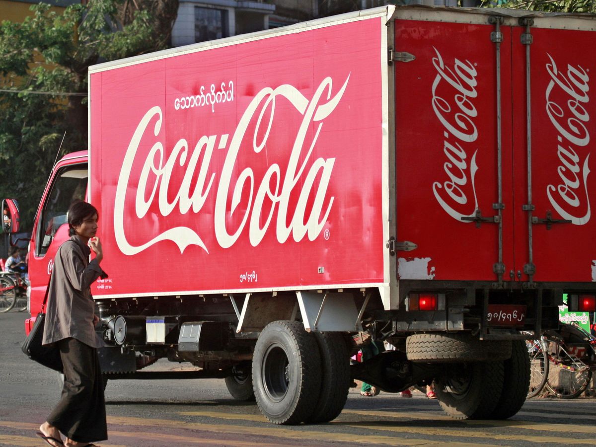 Foto: De China proceden muchas de las materias primas que Coca-Cola reparte por sus embotelladores de todo el mundo (EFE EPA/Lynn Bo Bo)