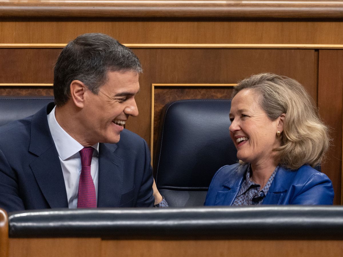Foto: Pedro Sánchez y Nadia Calviño, en el Congreso de los Diputados. (Europa Press/Eduardo Parra)