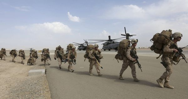 Foto: Marines de EEUU antes de iniciar una operación en la provincia afgana de Helmand, en octubre de 2014. (Reuters)