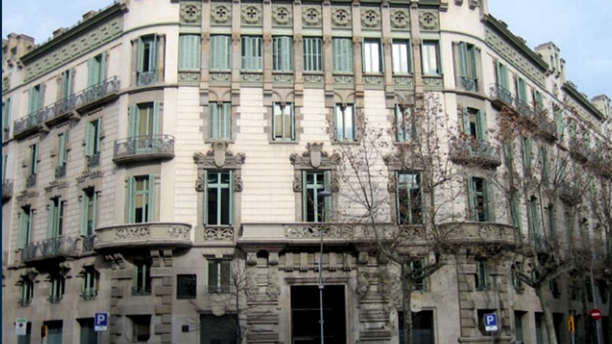 La Generalitat vende 13 edificios a Zurich con 20% de descuento a falta de otro postor