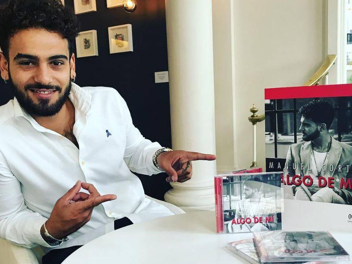  Manuel Cortés con su disco en una imagen de su Instagram