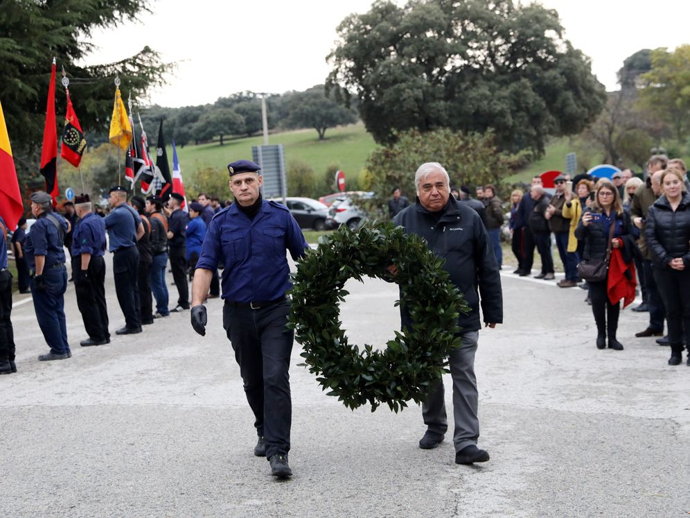 Foto: Seguidores de La Falangue en el homenaje del 82º aniversario de la muerte de Jose Antonio Primo de Rivera. (Reuters)