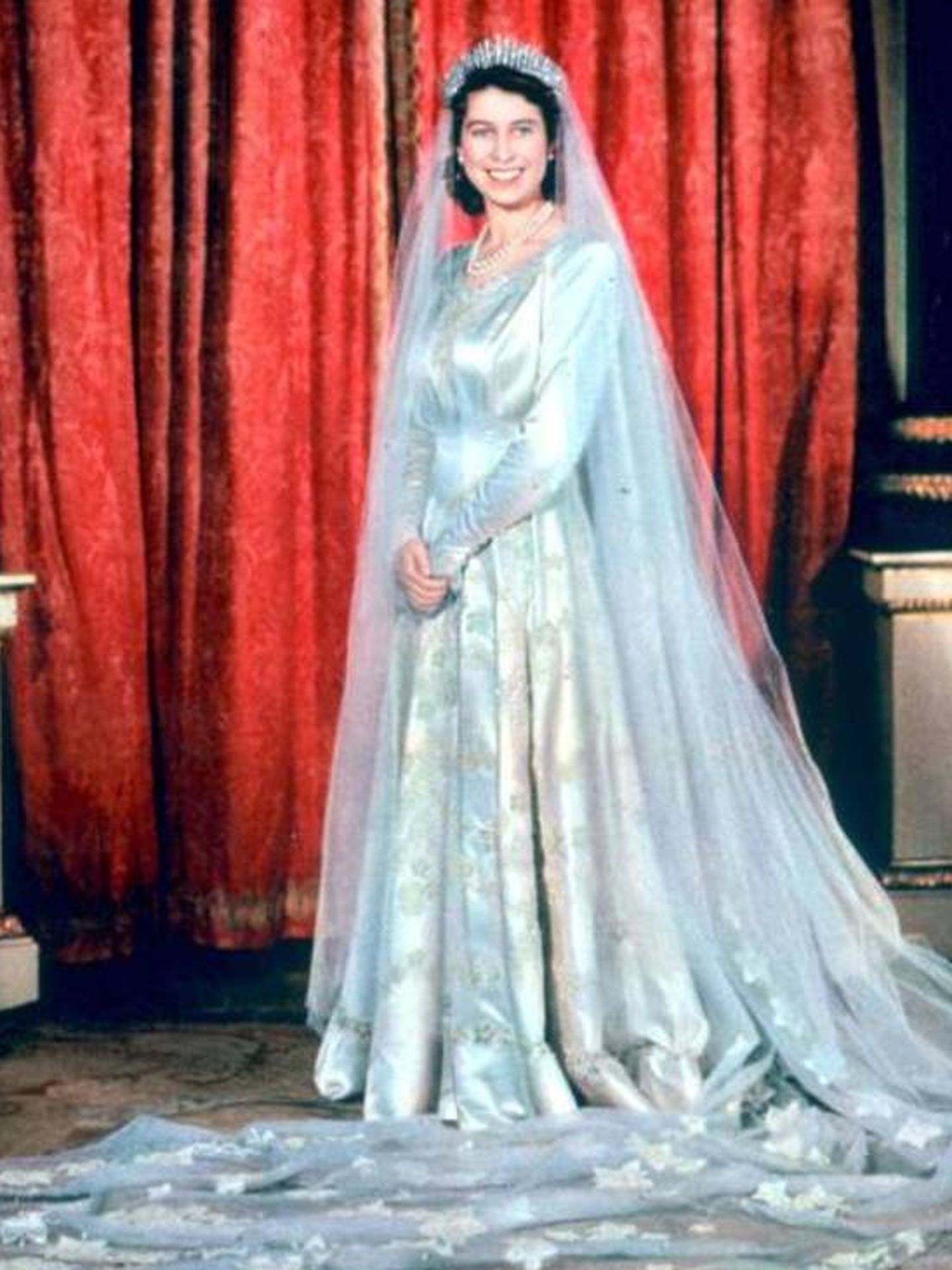 Isabel II, el día de su boda. (Cordon Press)