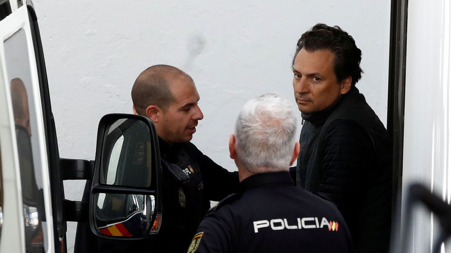 Lozoya, escoltado por la Policía Nacional en una imagen de archivo tras su detención en España. (Reuters)