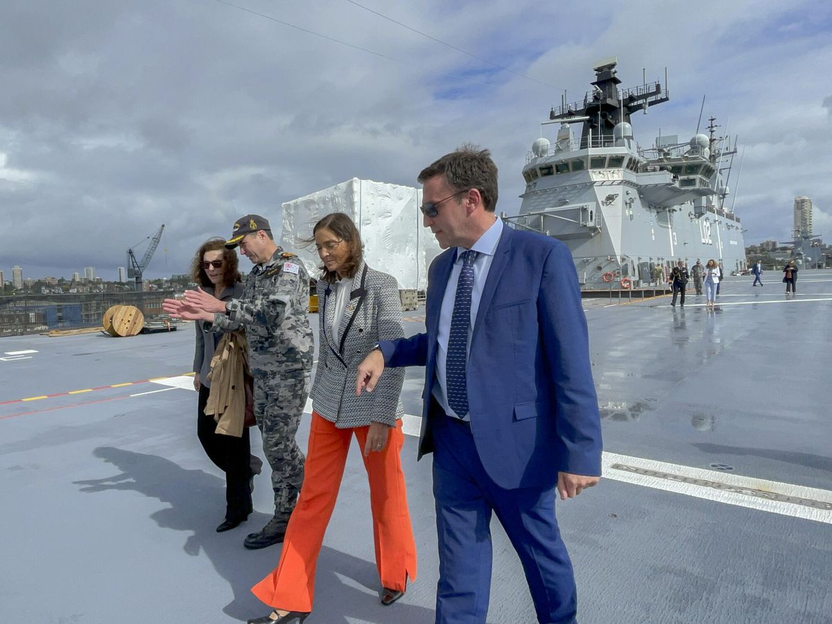 Foto: La ministra Reyes Maroto visitó en septiembre el buque anfibio Canberra, que Navantia construye en Sídney (Australia). (EFE/Ministerio de Industria) 