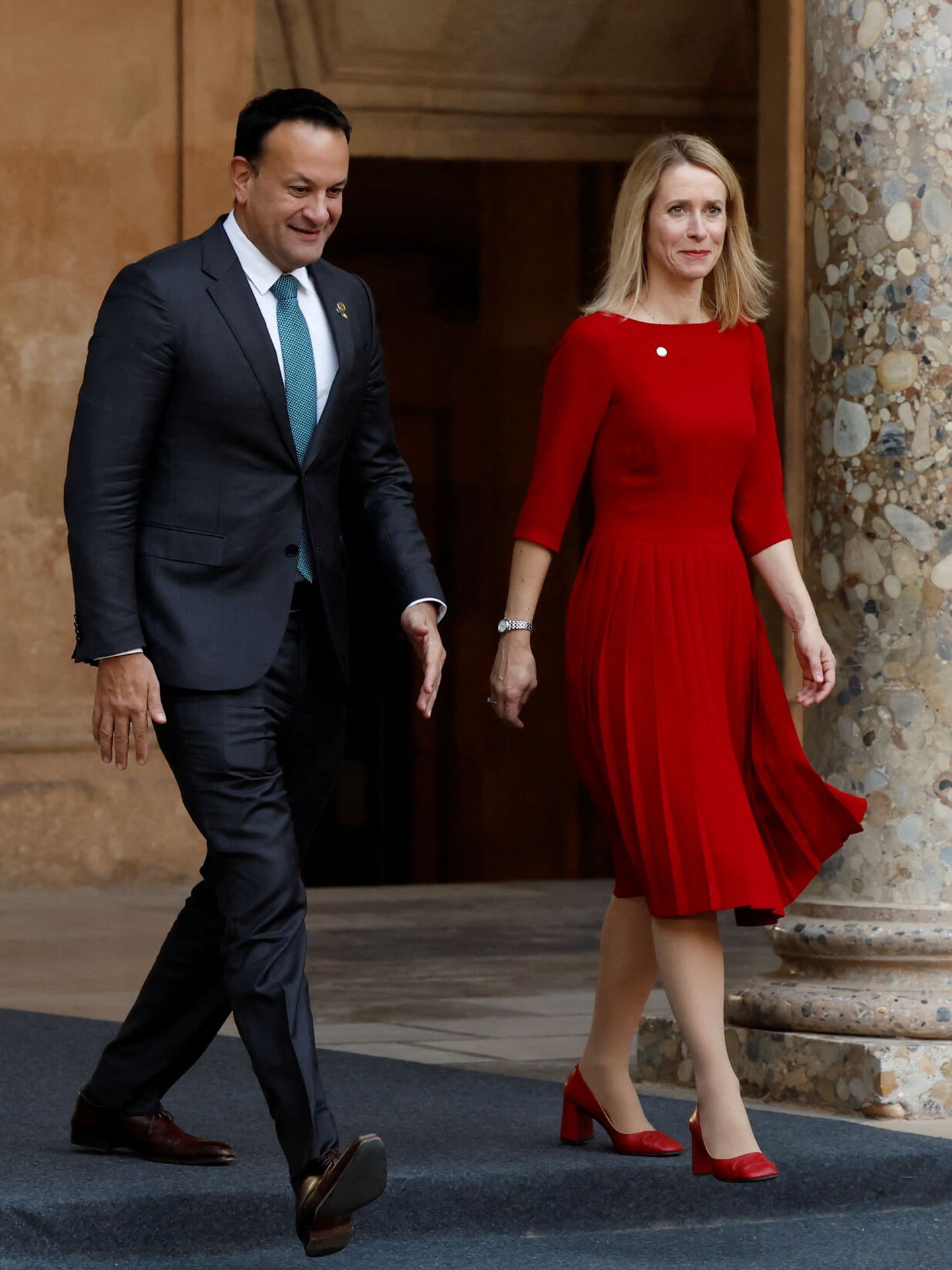 El primer ministro de Irlanda, Leo Varadkar, y la primera ministra de Estonia, Kaja Kallas. (Reuters/Jon Nazca)
