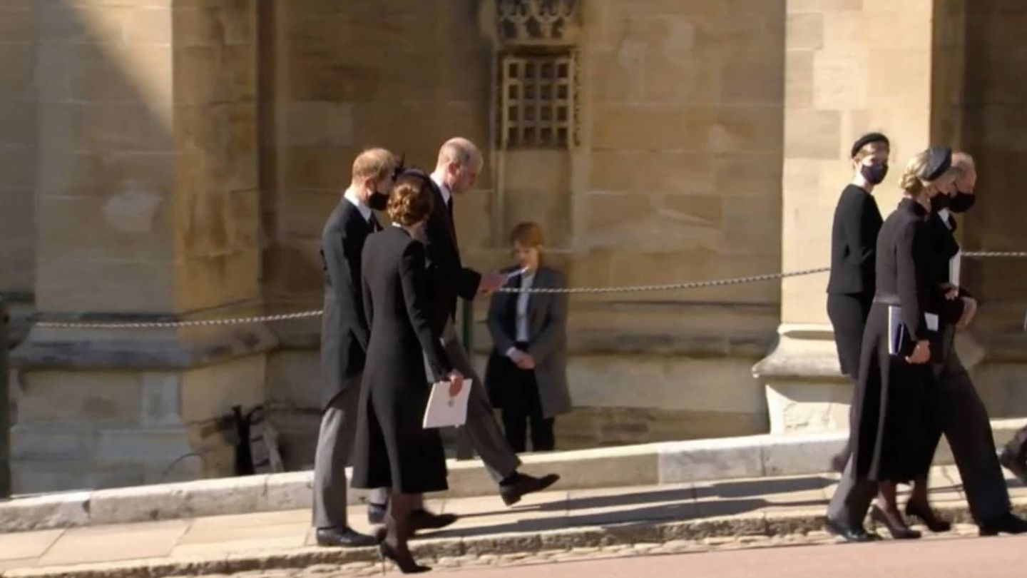 Guillermo, Harry y Kate, tras el funeral. (YouTube Casa Real británica)