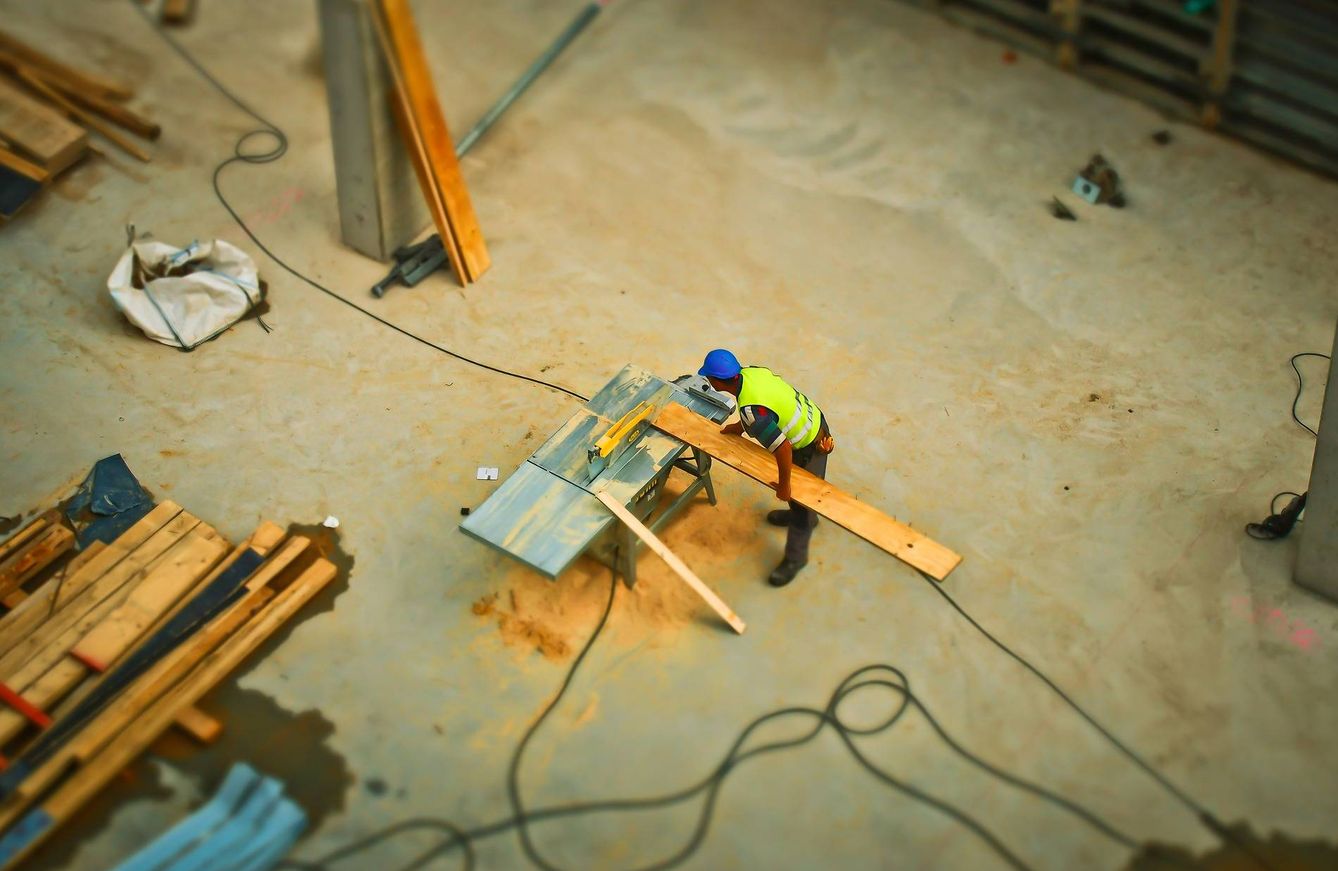 Un obrero en la construcción de un edificio. (Pixabay)