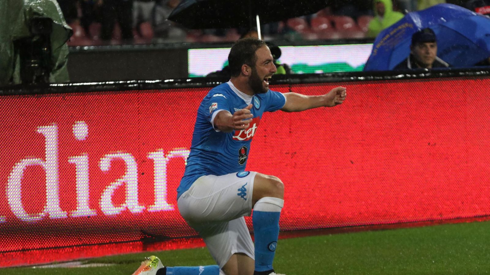 Foto: Higuaín, tras un gol en el Nápoles. (EFE)