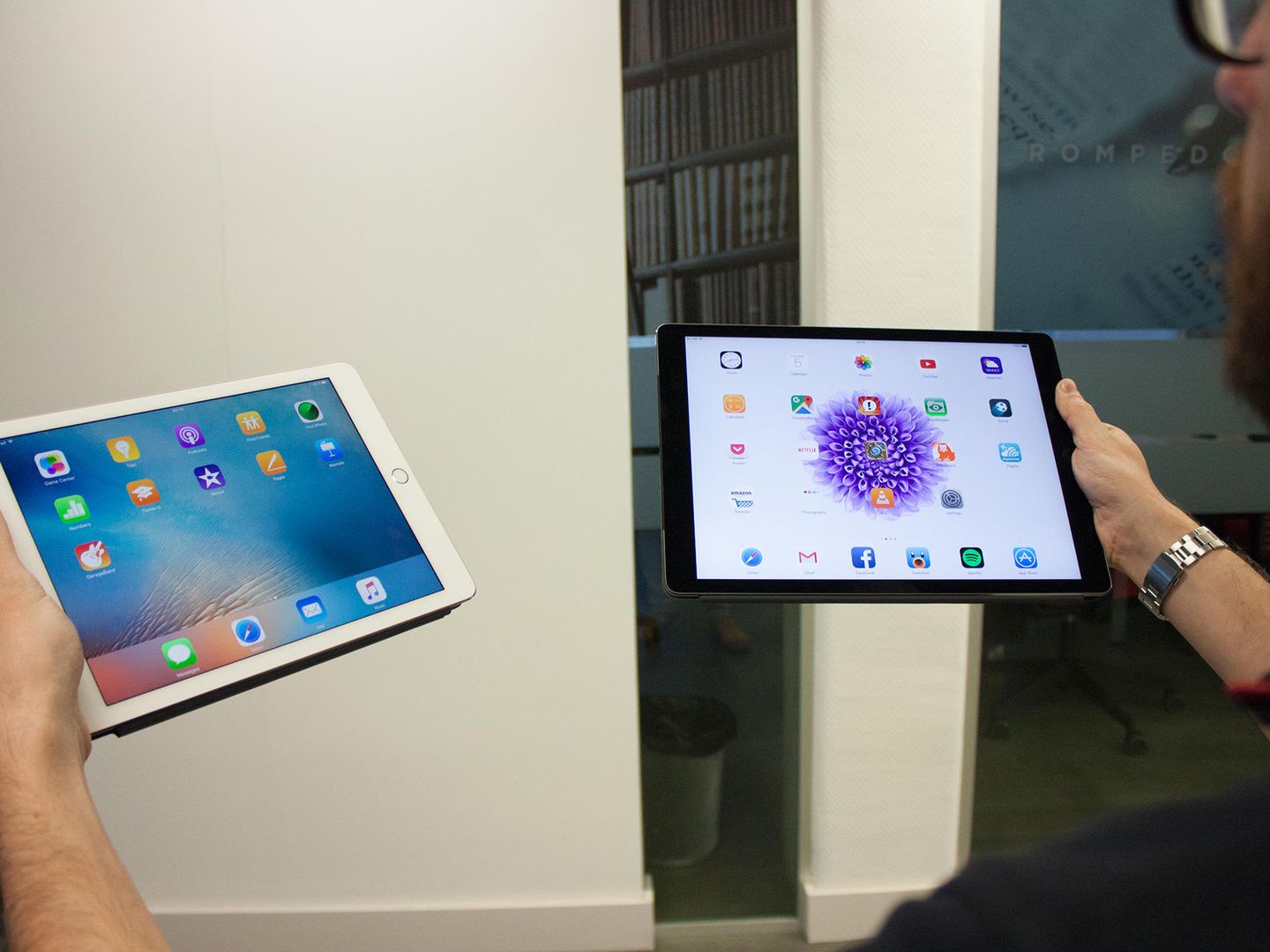 El nuevo iPad Pro (i) es bastante más manejable que el producto que Apple lanzó en noviembre. (E. Villarino)