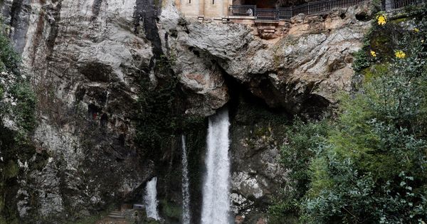 Foto: Cascada del Santuario de Covadonga. (EFE)