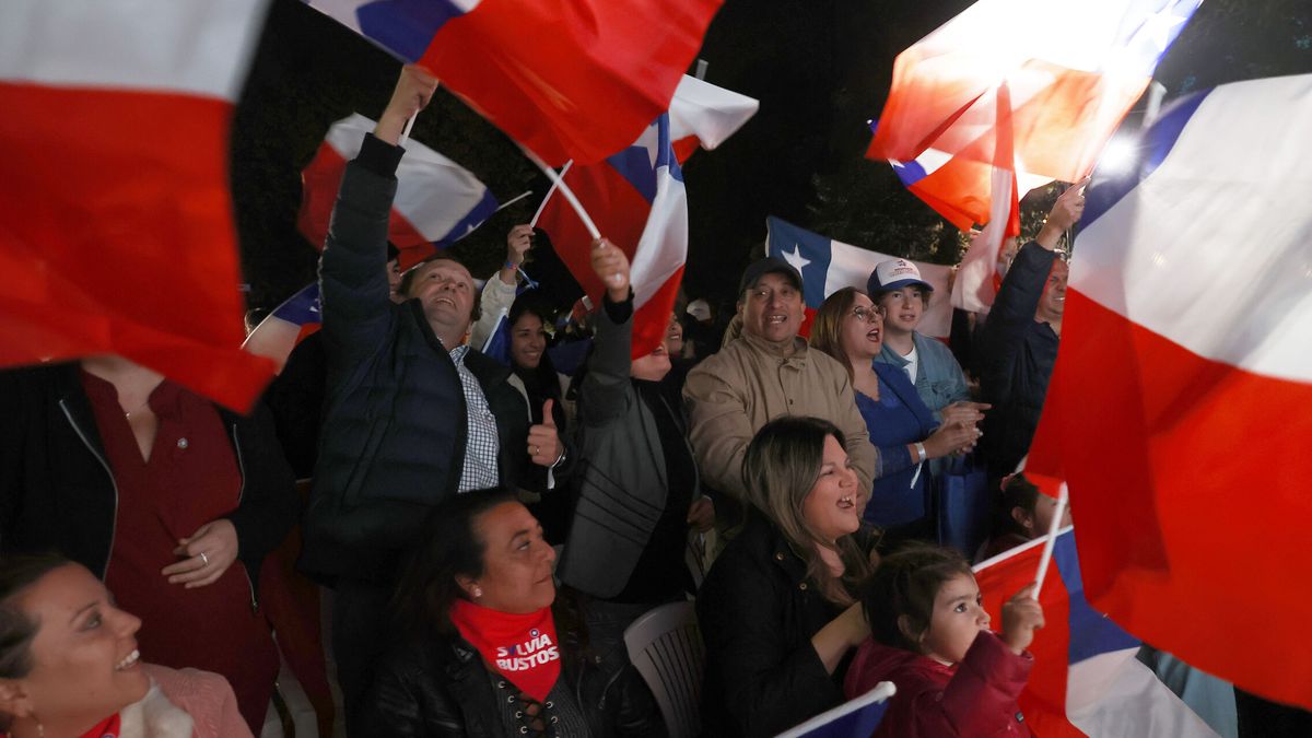 ¿Qué hay detrás de la victoria de la ultraderecha en Chile? "Es una restauración conservadora" 